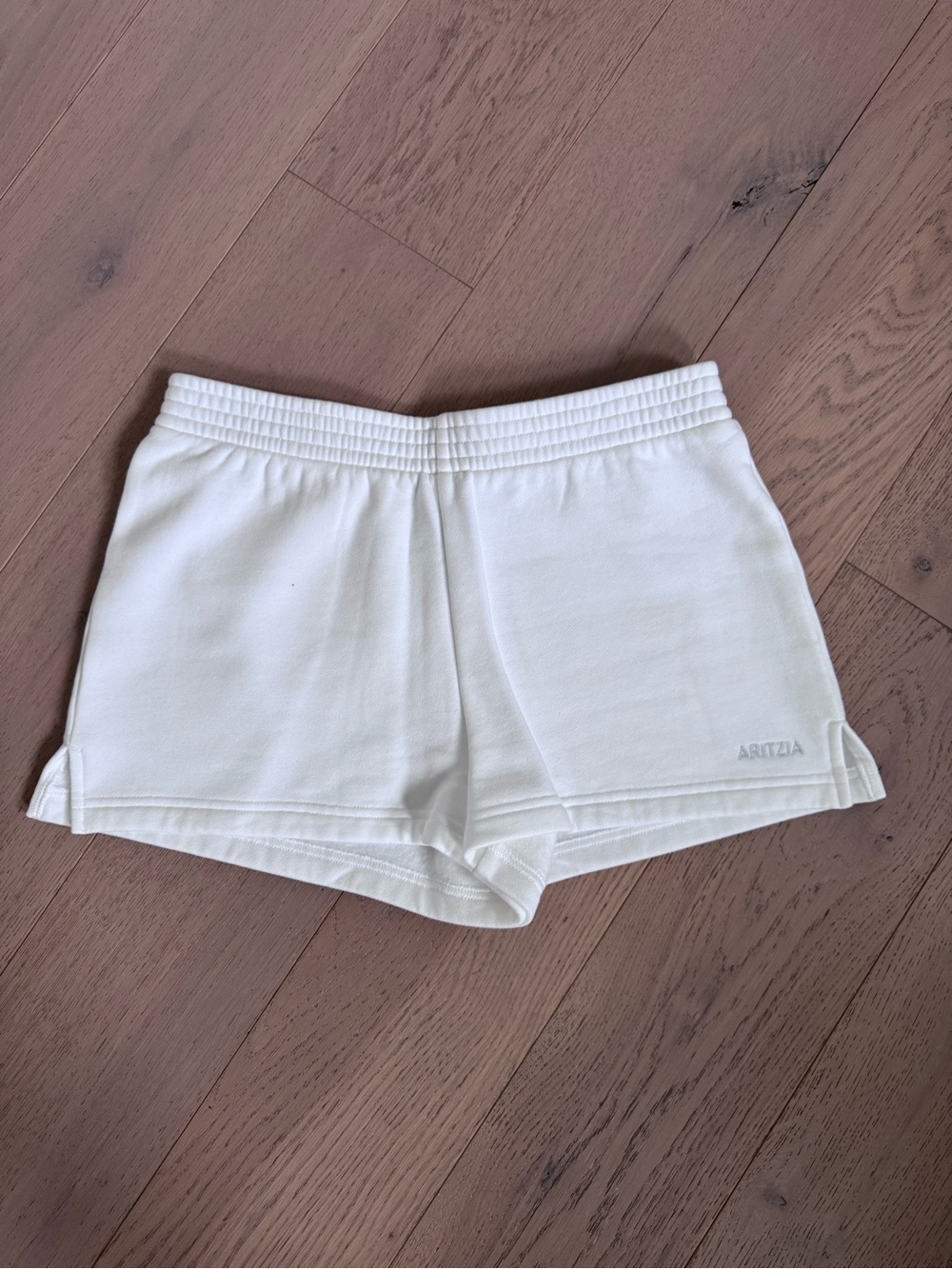 Aritzia Sweatfleece Shorts – White